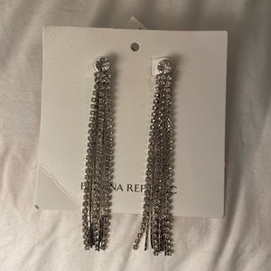 NWT Silver Dangly Earrings